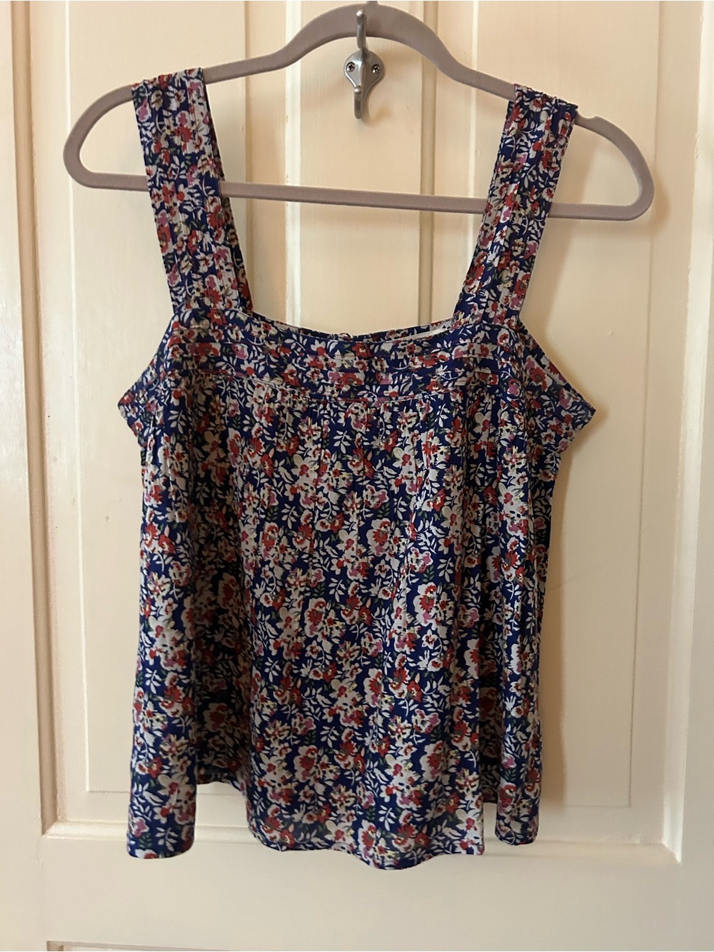 Natural life Noelle Navy Floral Smocked tank top M